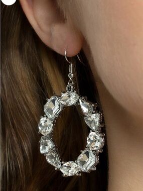 GLOWING in Circles - white - Paparazzi earrings